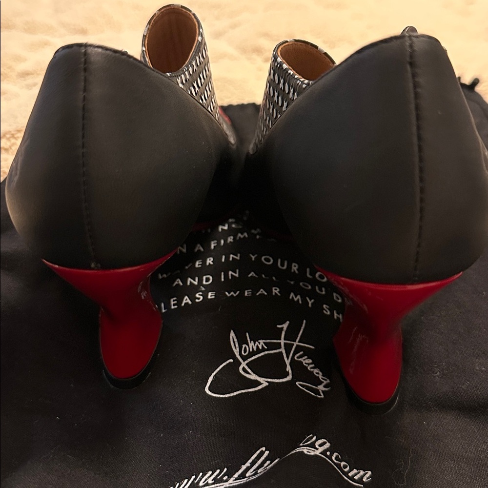 John Fluevog Darla Black and Red Heels with Heart Design. Sz8. - Picture 5 of 9